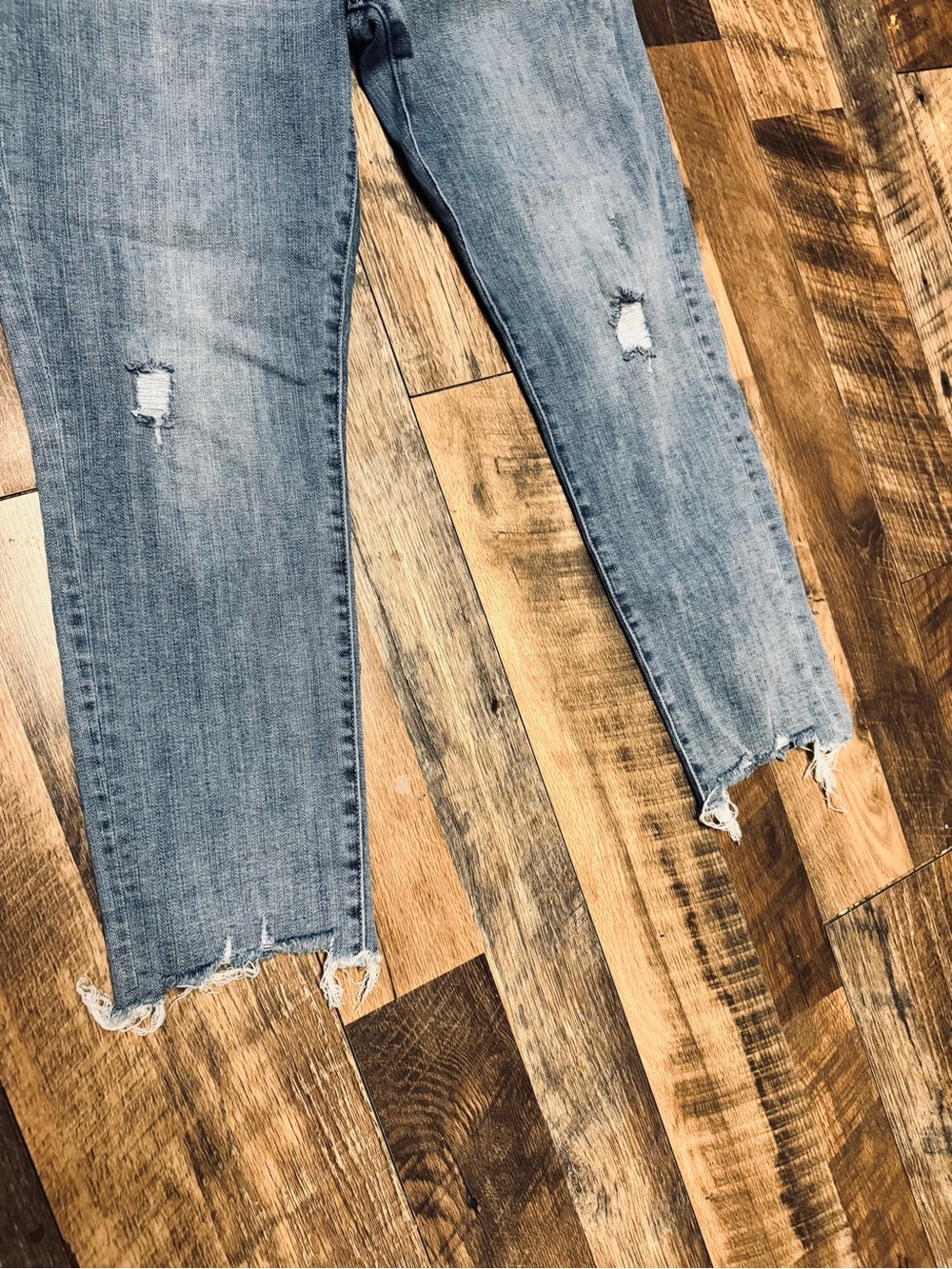 7 For All Mankind Josefina Light Blue Distressed Cropped Jeans - Picture 3 of 8